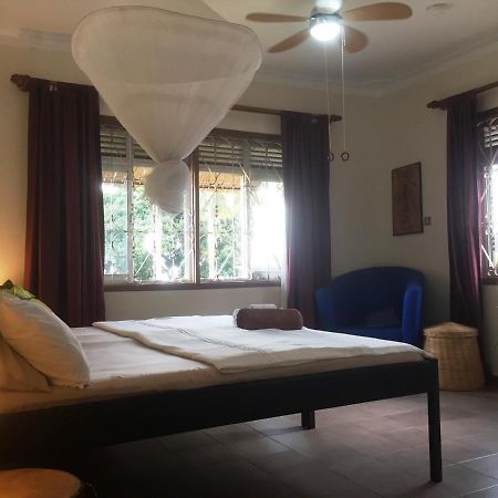 Carpe Diem Guesthouse Entebbe Dış mekan fotoğraf