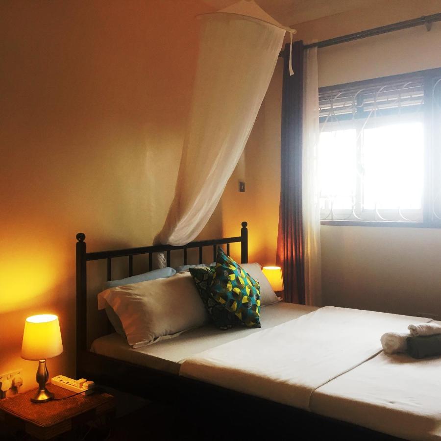 Carpe Diem Guesthouse Entebbe Dış mekan fotoğraf