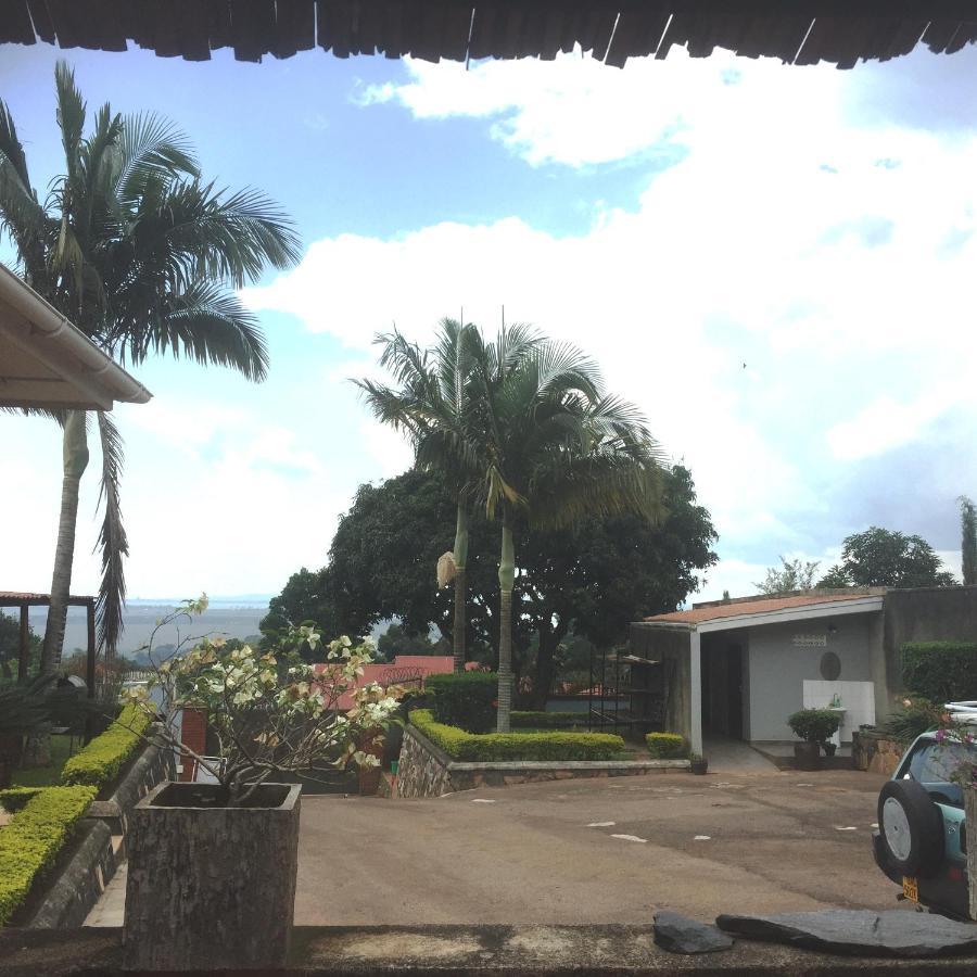 Carpe Diem Guesthouse Entebbe Dış mekan fotoğraf
