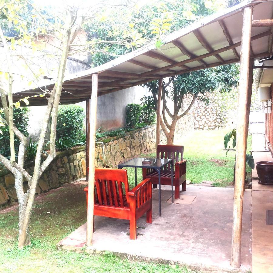 Carpe Diem Guesthouse Entebbe Dış mekan fotoğraf