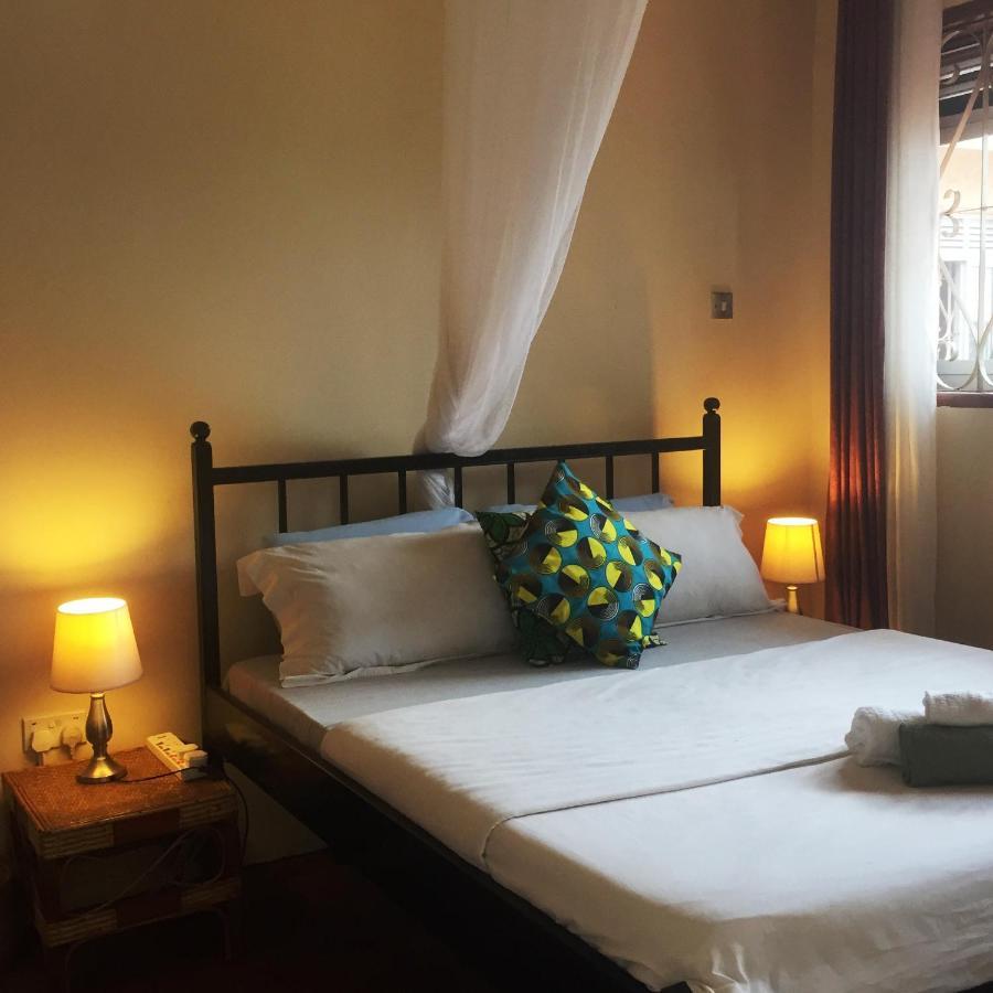 Carpe Diem Guesthouse Entebbe Dış mekan fotoğraf