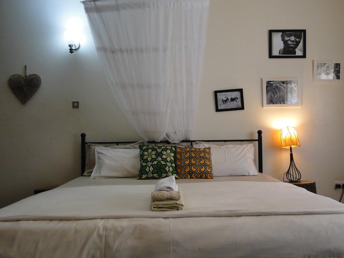 Carpe Diem Guesthouse Entebbe Dış mekan fotoğraf