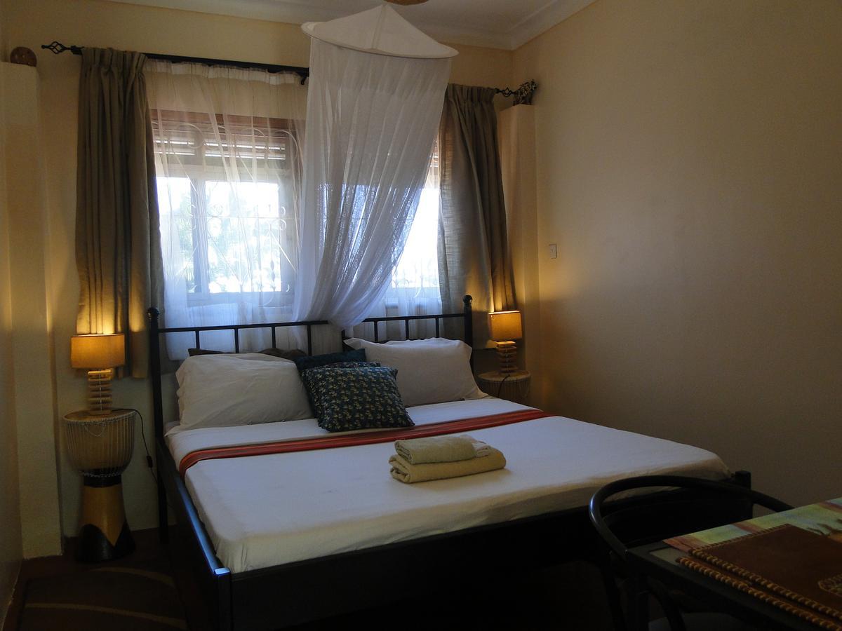 Carpe Diem Guesthouse Entebbe Dış mekan fotoğraf