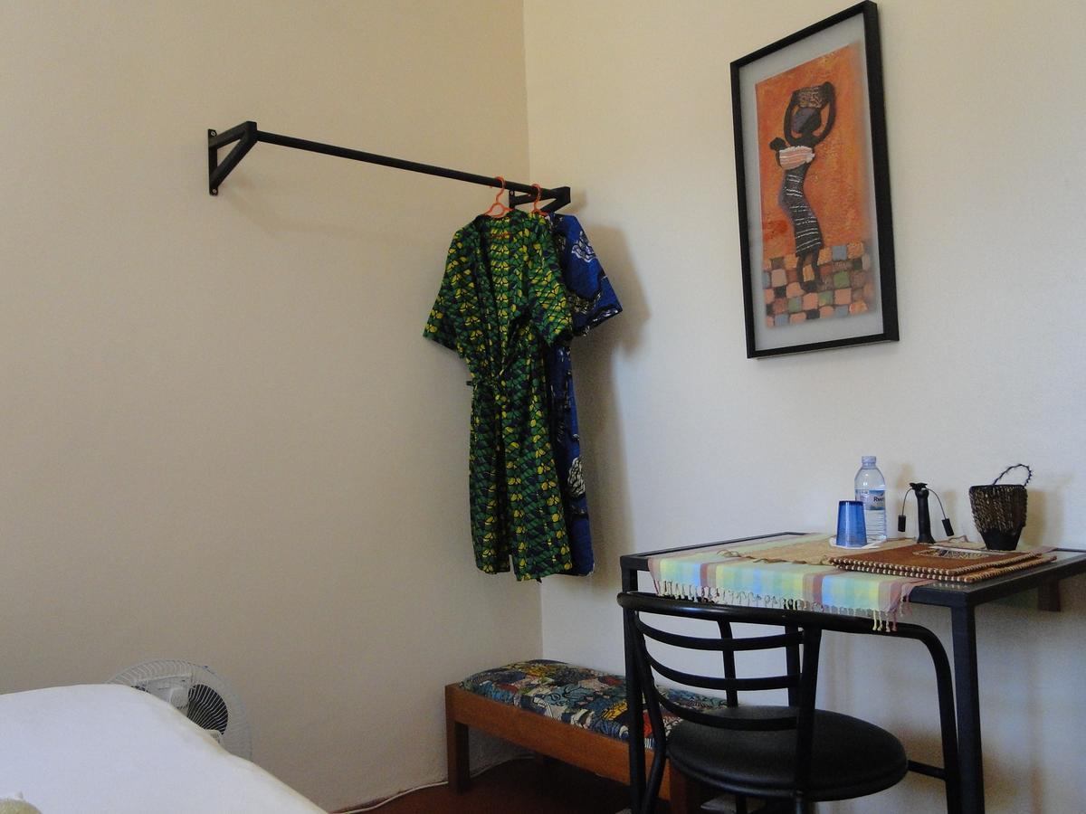 Carpe Diem Guesthouse Entebbe Dış mekan fotoğraf