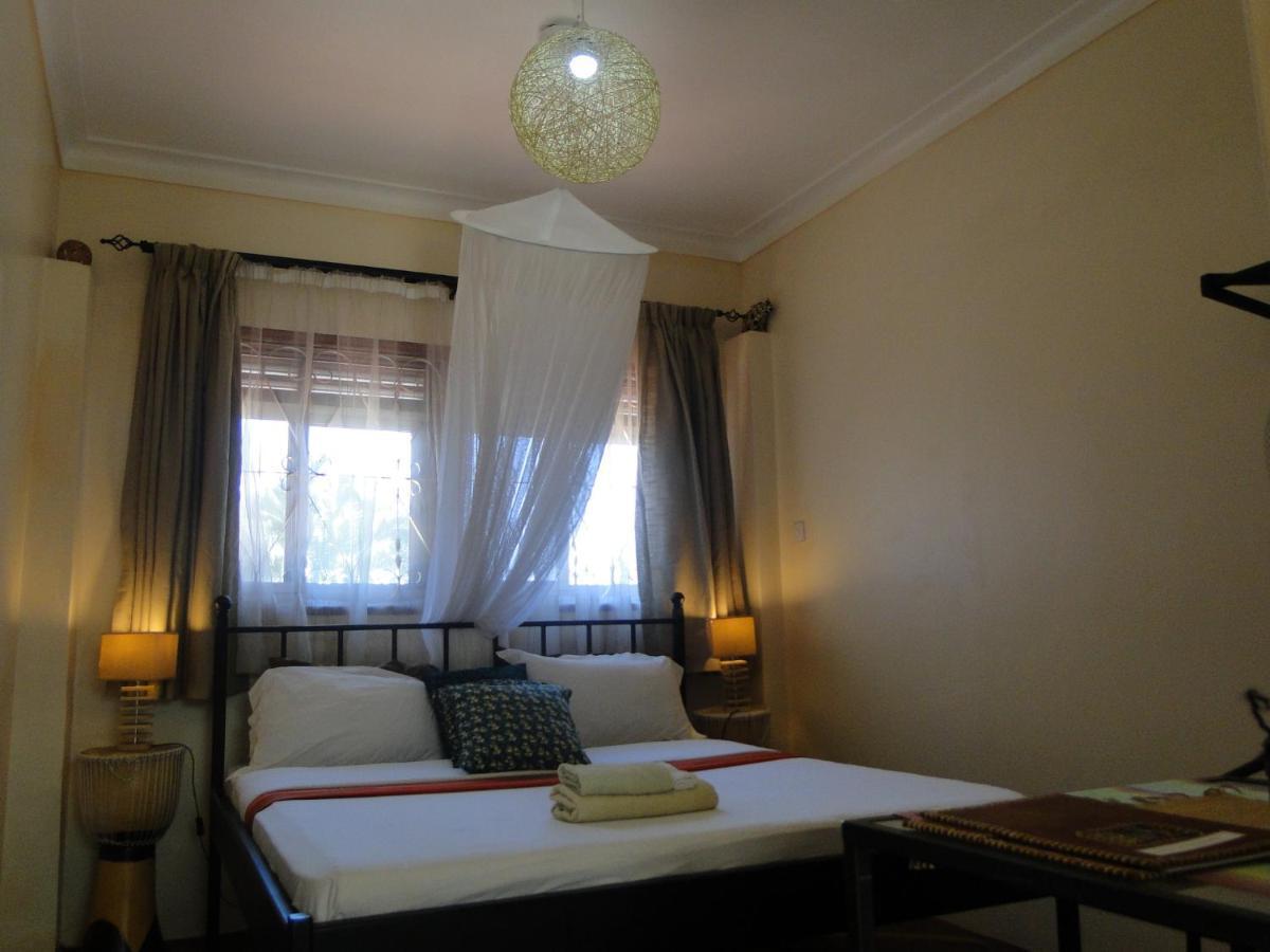 Carpe Diem Guesthouse Entebbe Dış mekan fotoğraf